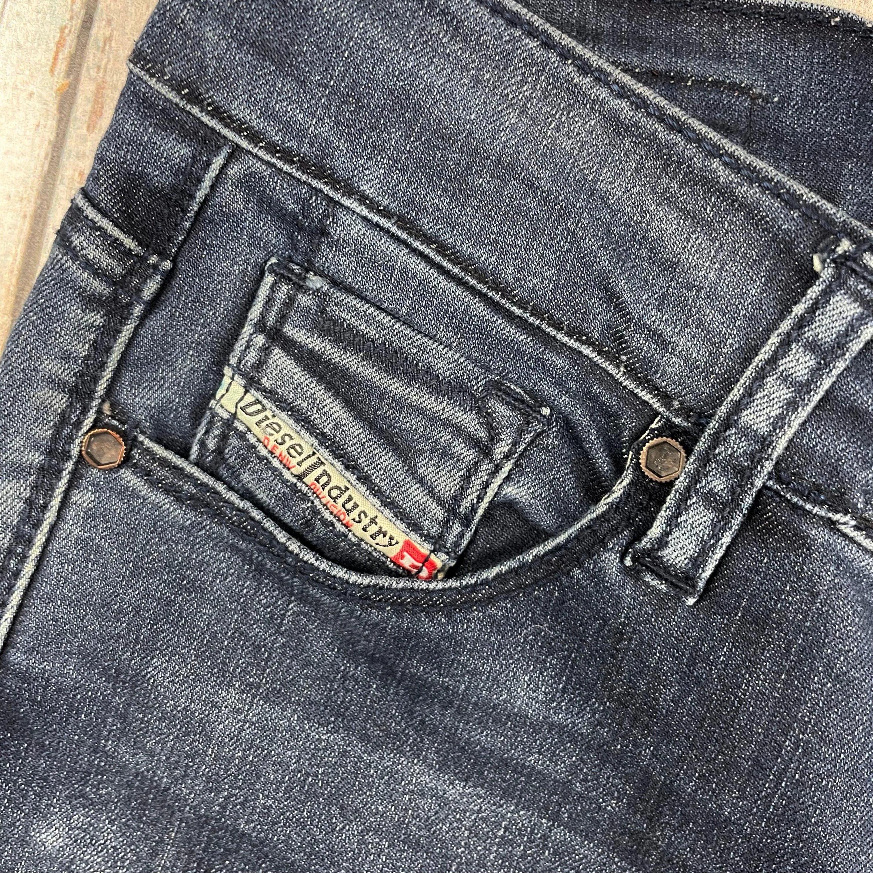 Diesel 'Larkee' Slim Straight Jeans Size - 27 ( 9AU)