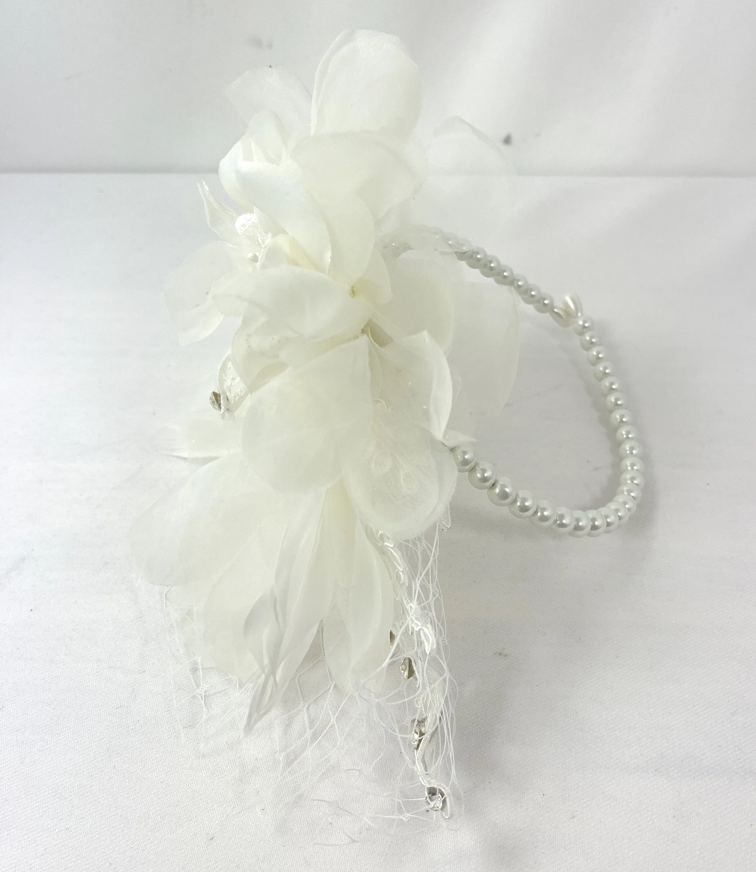 Victorian Vintage Bridal Flower White Feather Lace Net Fascinator with Pearl Headband
